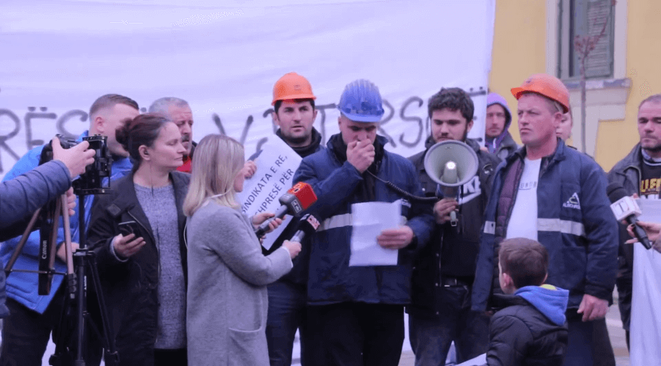 Read more about the article Minatorët e Bulqizës protestojnë në Tiranë