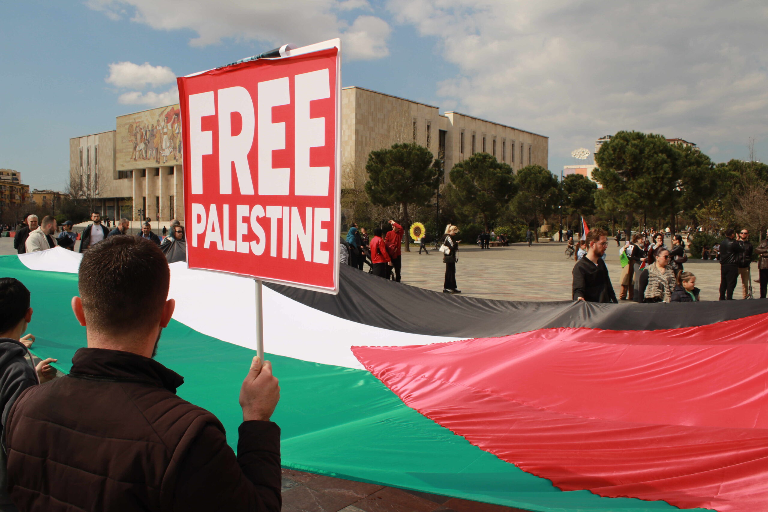 Read more about the article Në mbështetje të Palestinës, marshohet në Tiranë në javën e 24-të të bombardimeve në Gaza
