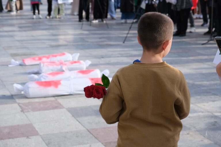 Read more about the article Vijojnë protestat në Tiranë në mbështetje të Palestinës