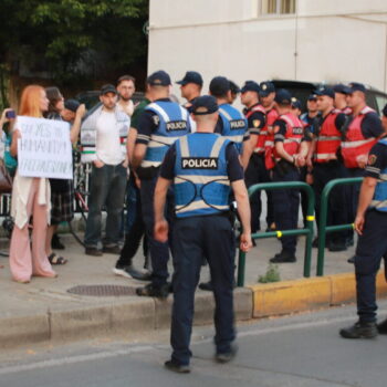 “Sa më larg teatrit!”, Policia ndalon aksionin qytetar kundër aktivitetit të ambasadës së Izraelit