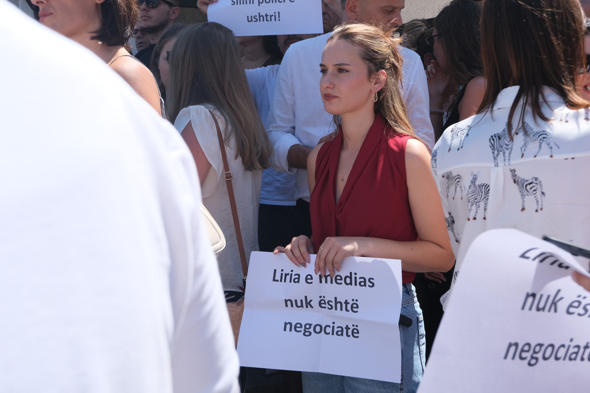 Gazetaret ne proteste per News24